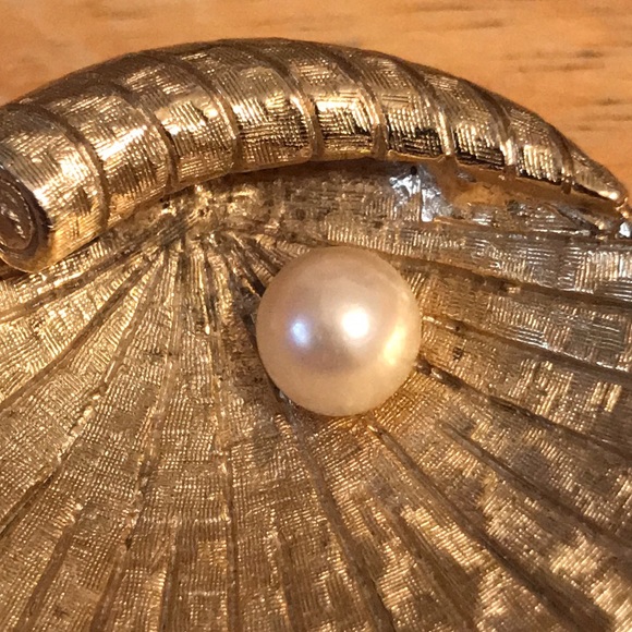 Vintage Capri Cultured Pearl Brooch - Picture 3 of 6